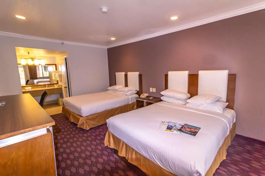 Pacific, Hotel 2*